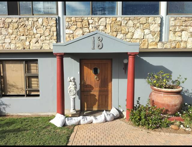 4 BEDROOM HOUSE FOR SALE IN STILBAAI WES